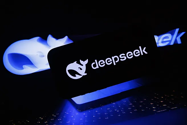 DeepSeek - AI界拼多多模型，新年重磅炸弹横空出世，媲美ChatGPT o1，支持多模态理解和图像生成，幻方量化旗下深度求索开源项目，本地一键使用